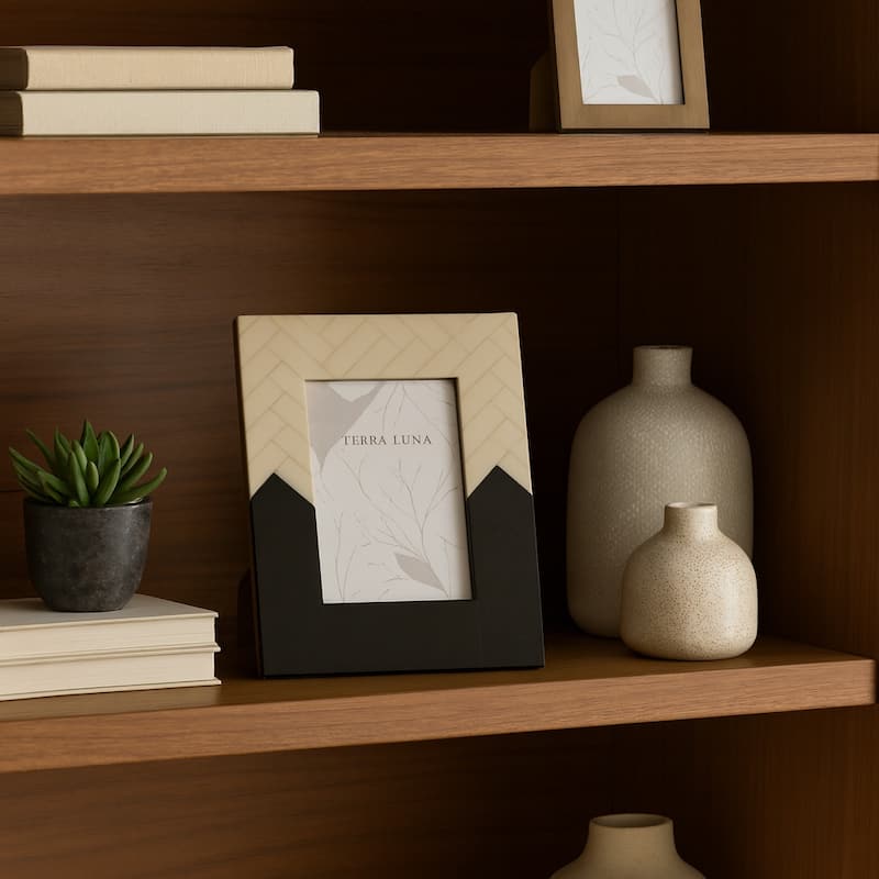 Resin Picture Frame Geometric Contrast Design and Two-Tone Styling