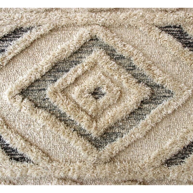 Sevita Contemporary Tufted Geometric Motif Round Rug