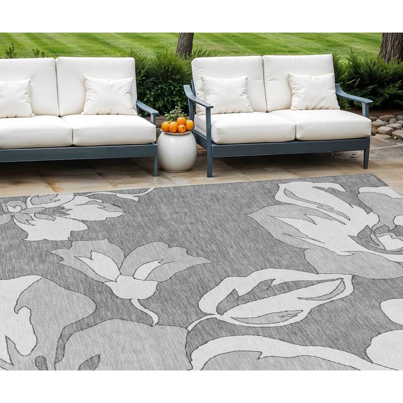 HomeRoots Floral Transitional Rectangle Outdoor Rug - 9' X 12'