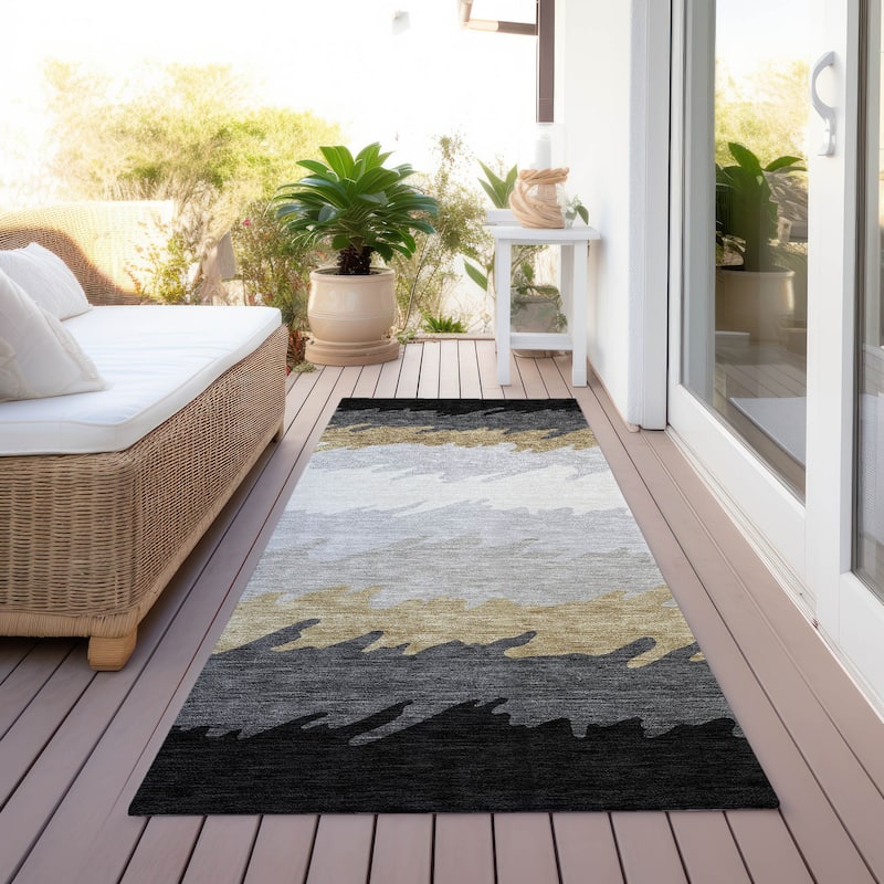 Machine Washable Indoor/ Outdoor Chantille Abstract Ombre Rug - Black - 2'3" x 7'6"