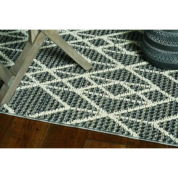 8' Grey Machine Woven Uv Treated Geometric Indoor Outdoor Round Area Rug 8' Grey Machine Woven Uv Treated Geometric Indoor Outdoor Round Area Rug