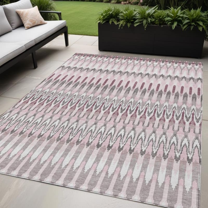 HomeRoots Southwestern Transitional Rectangle Outdoor Rug - 5' X 8'