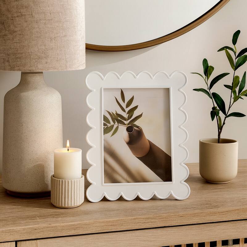 Resin Scalloped Edge Decorative Photo Frame - White