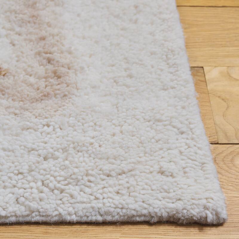 SAFAVIEH Handmade Casablanca Shag Boudy Wool Rug