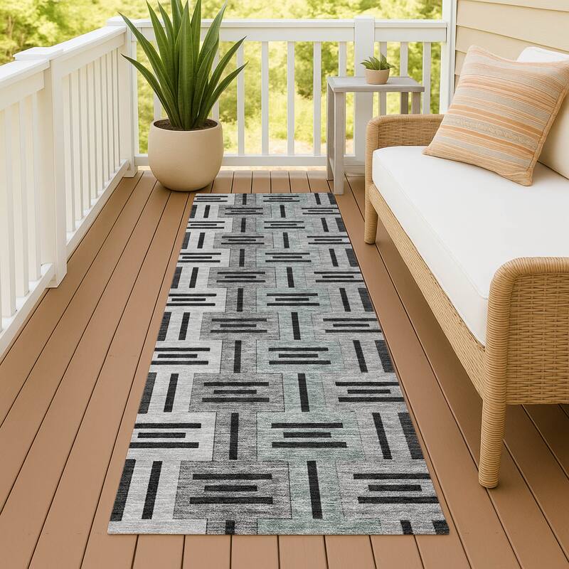 Machine Washable Indoor/ Outdoor Modern Wamego Chantille Rug - Black - 2'3" x 7'6"