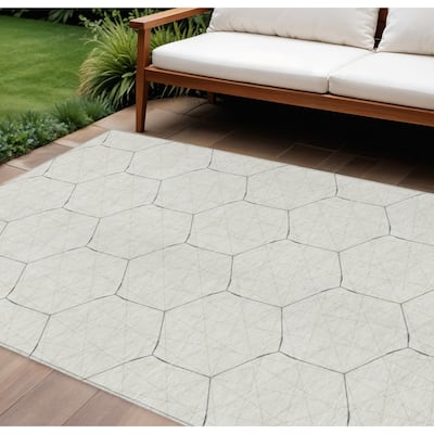 HomeRoots Geometric Transitional Rectangle Outdoor Rug