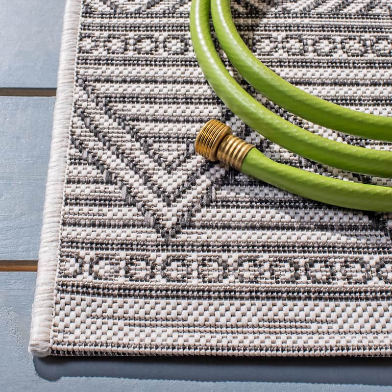 SAFAVIEH Courtyard Zorana Indoor/ Outdoor Waterproof Patio Backyard Rug