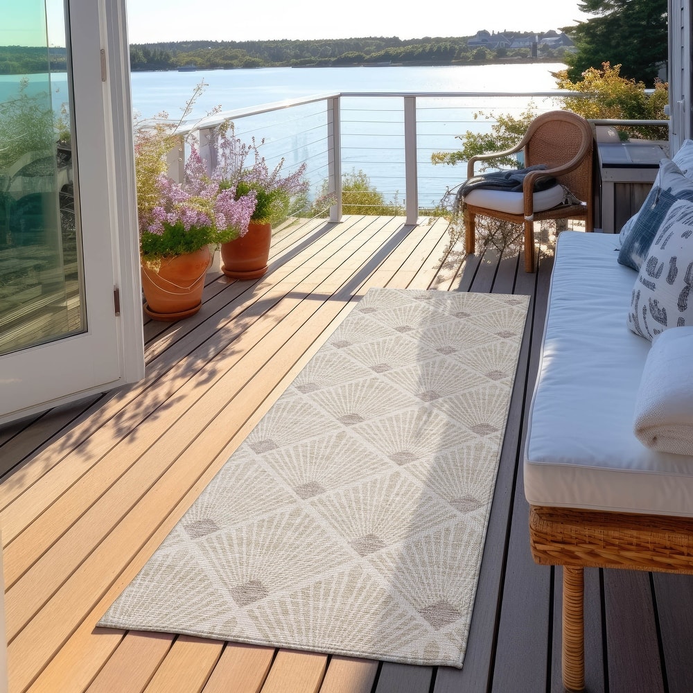 Machine Washable Indoor/ Outdoor Chantille Modern Shells Rug
