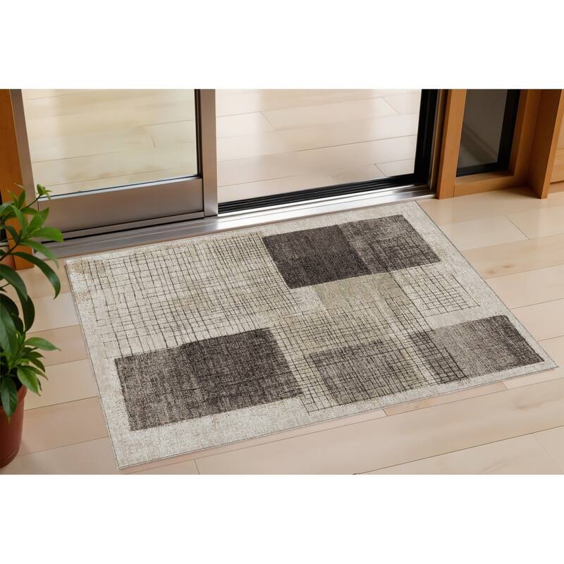 HomeRoots Geometric Transitional Rectangle Outdoor Rug - 3' x 5'