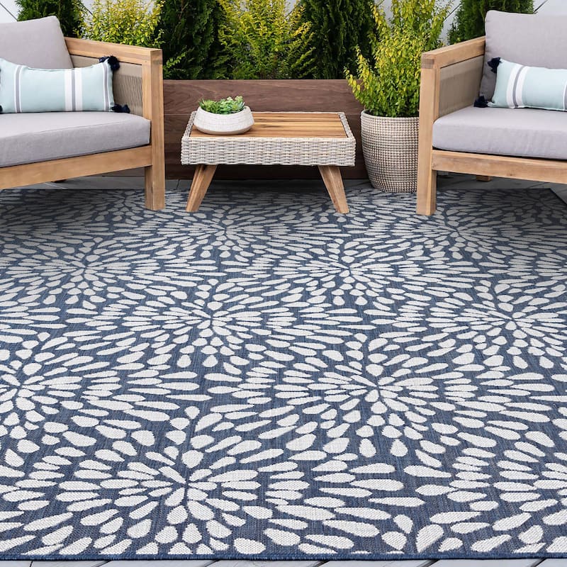 Exo Coastal Floral Indoor/Outdoor Area Rug - 4' x 5'3'' - Navy/Cream