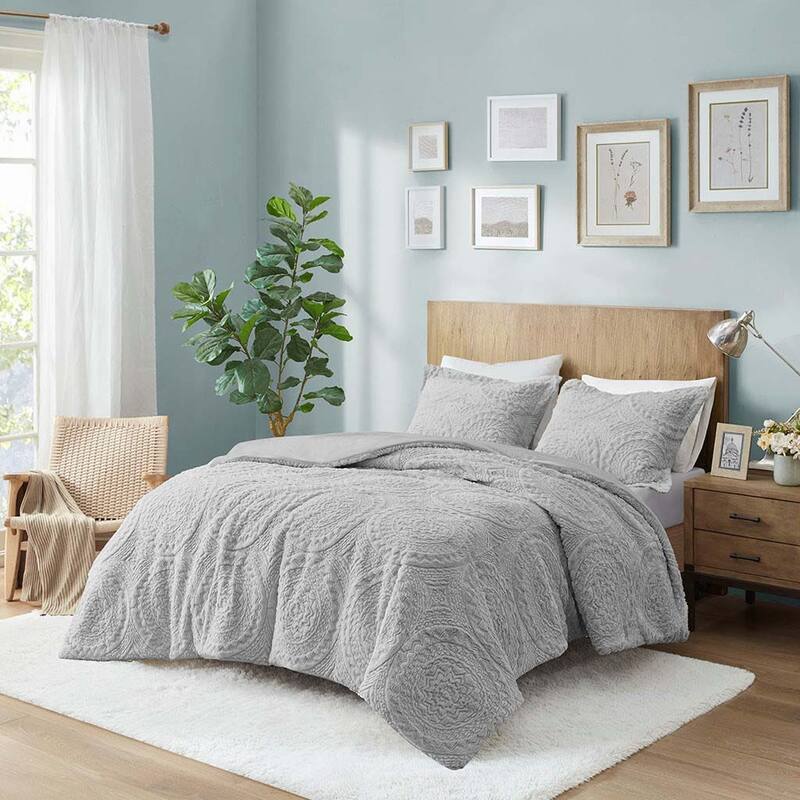 Embroidered Medallion Ultra Plush Comforter Mini Set