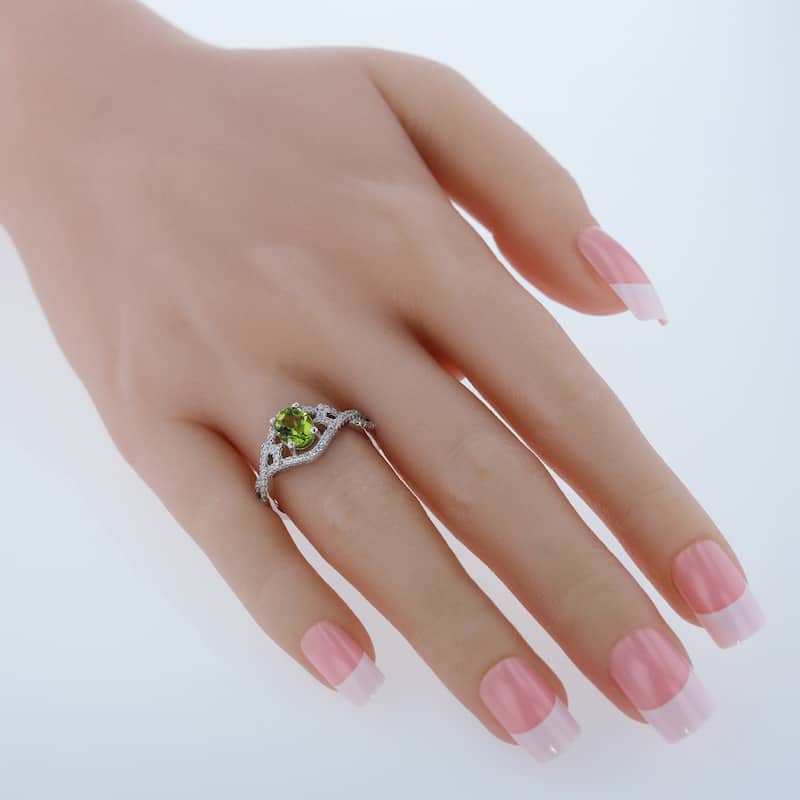 Sterling Silver 1.25 ct Peridot Birthstone Ring