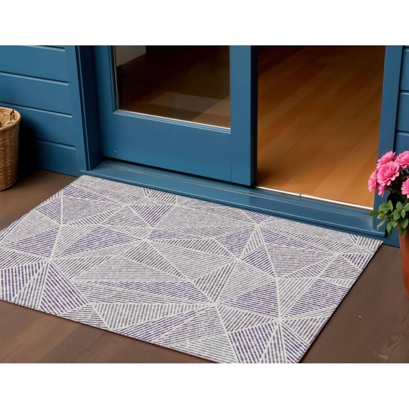HomeRoots Geometric Transitional Rectangle Outdoor Rug - 3' x 5'
