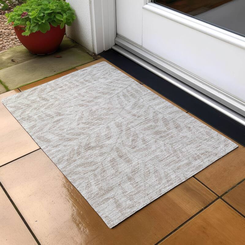 Machine Washable Indoor/ Outdoor Chantille Palm Rug - Taupe - 1'8" x 2'6"