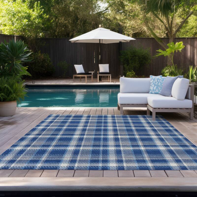 Machine Washable Indoor/ Outdoor Traditional Plaid Chantille Rug