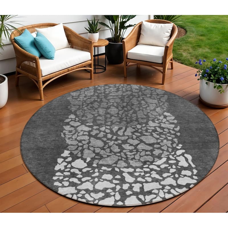 HomeRoots Abstract Transitional Rectangle Outdoor Rug - 8' Round