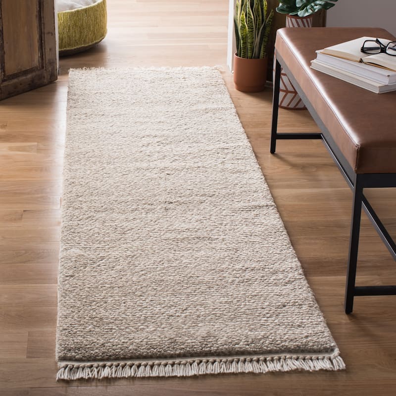 SAFAVIEH Casablanca Shag Tribal Beige Wool Rug - 2'3" x 8' Runner - Beige