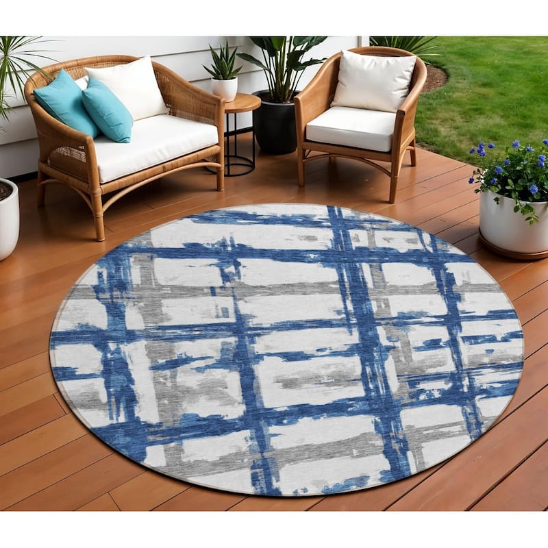 HomeRoots Striped Transitional Rectangle Outdoor Rug - 8' Round