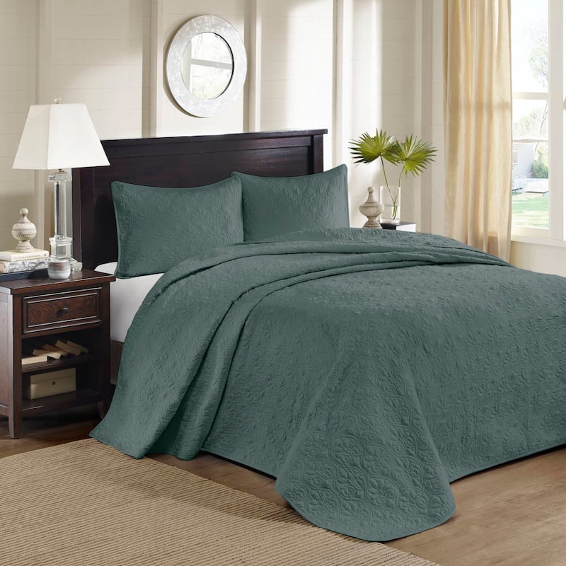 Madison Park Mansfield Reversible Oversized 3-piece Solid Texture Bedspread Quilt Set with Matching Shams