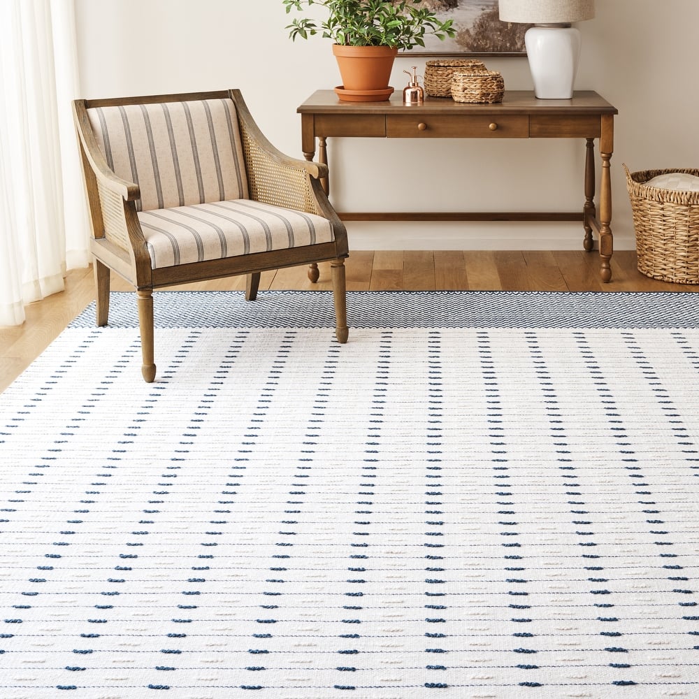 Martha Stewart by SAFAVIEH Handmade Inabat Wool Rug