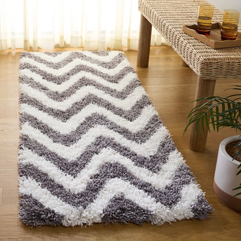 SAFAVIEH Handmade Kanesha Shag Karien Rug