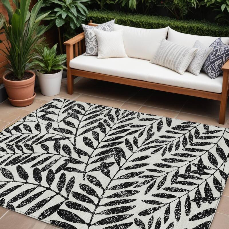 HomeRoots Floral Transitional Rectangle Outdoor Rug - 10' X 14'