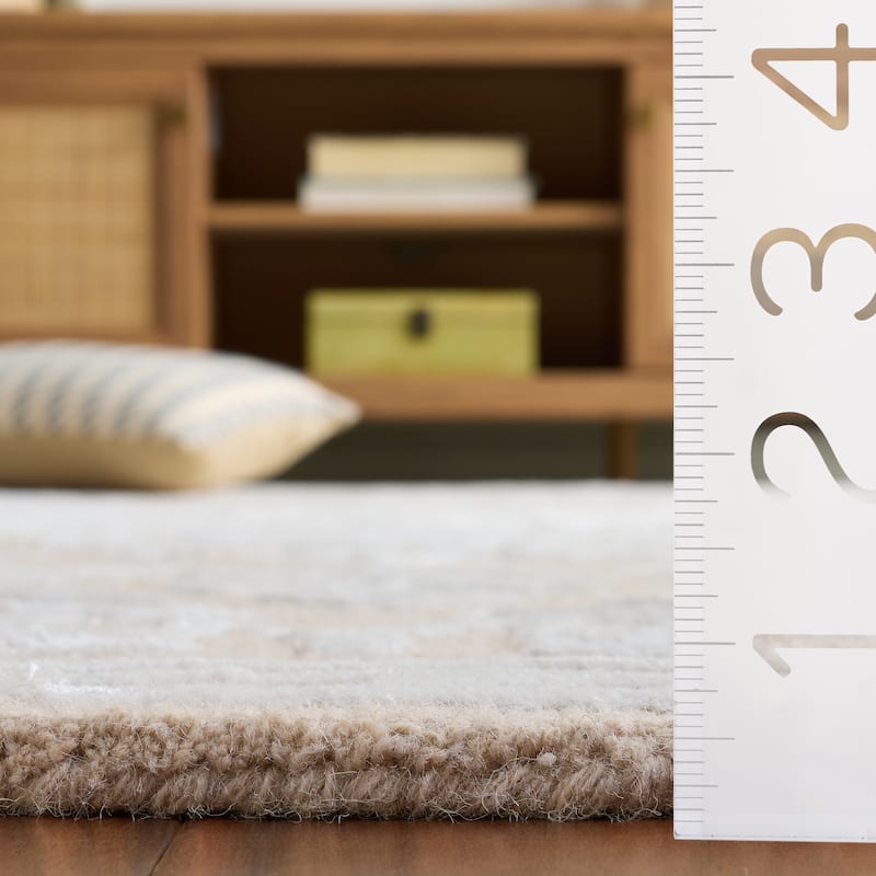 SAFAVIEH Handmade Glamour Gudbjorg Floral Viscose Rug