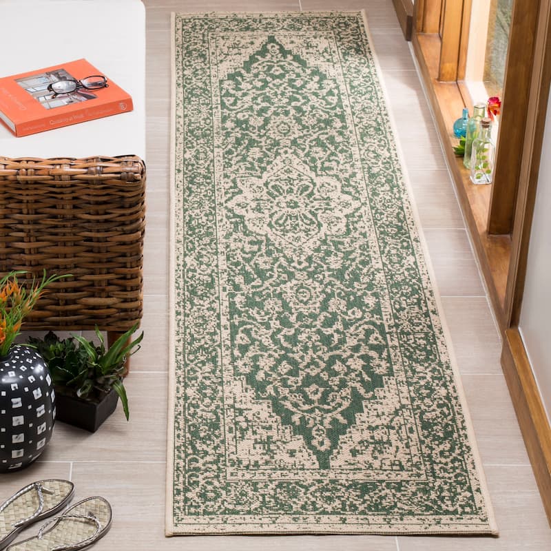 SAFAVIEH Linden Louann Indoor/ Outdoor Waterproof Patio Backyard Rug