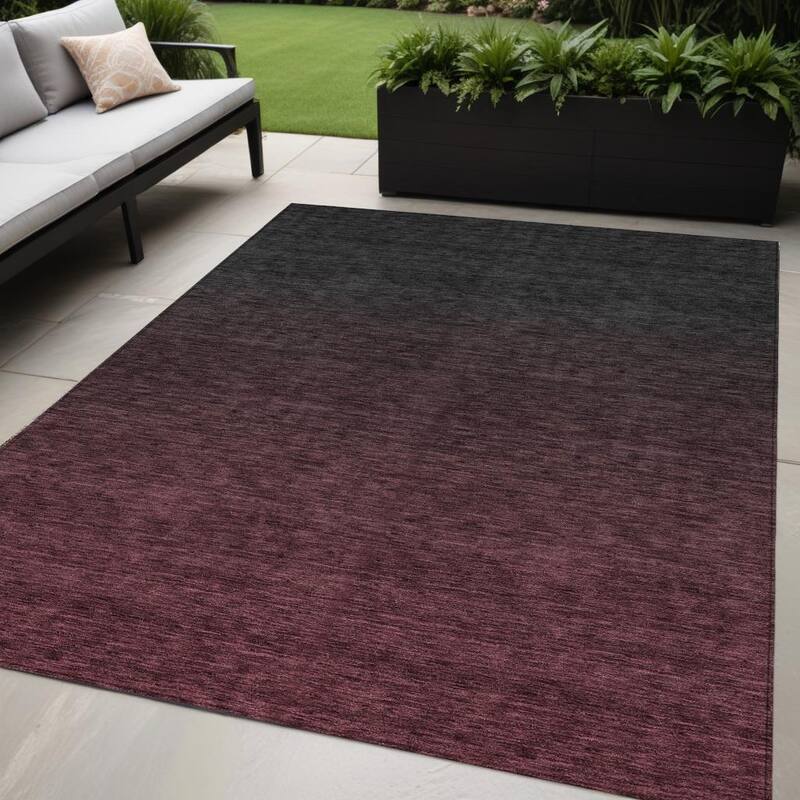 HomeRoots Abstract Transitional Rectangle Outdoor Rug - 5' X 8'