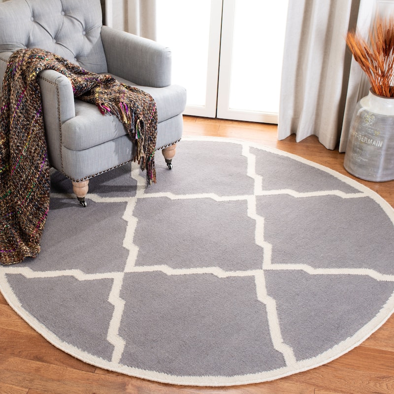 SAFAVIEH Handmade Flatweave Dhurries Gesuina Modern Wool Rug - 4' Round - Grey/Ivory