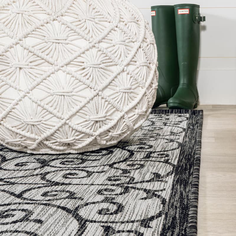 JONATHAN Y Ourika Textured Weave Indoor/Outdoor Area Rug - 5' Square - Light Gray/Black