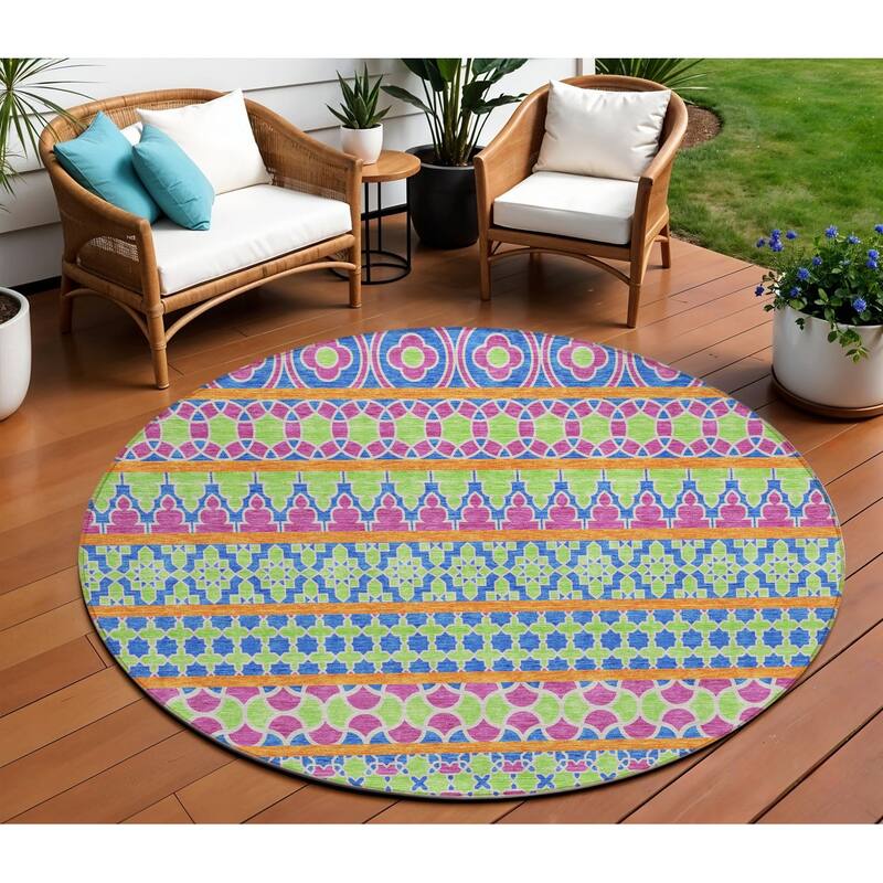 HomeRoots Quatrefoil Transitional Rectangle Outdoor Rug - 8' Round
