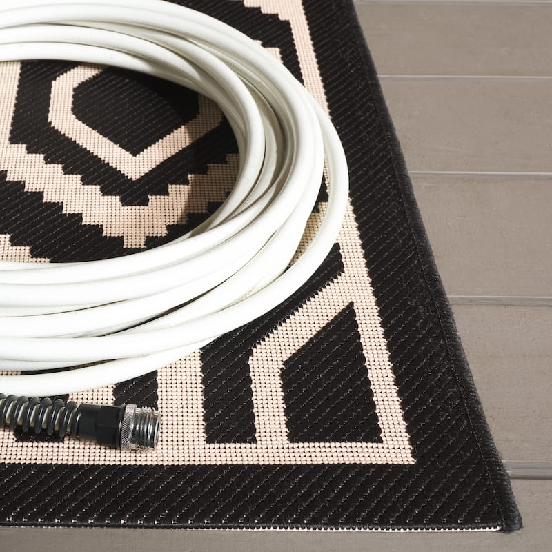 SAFAVIEH Courtyard Carolee Indoor/ Outdoor Patio Backyard Rug