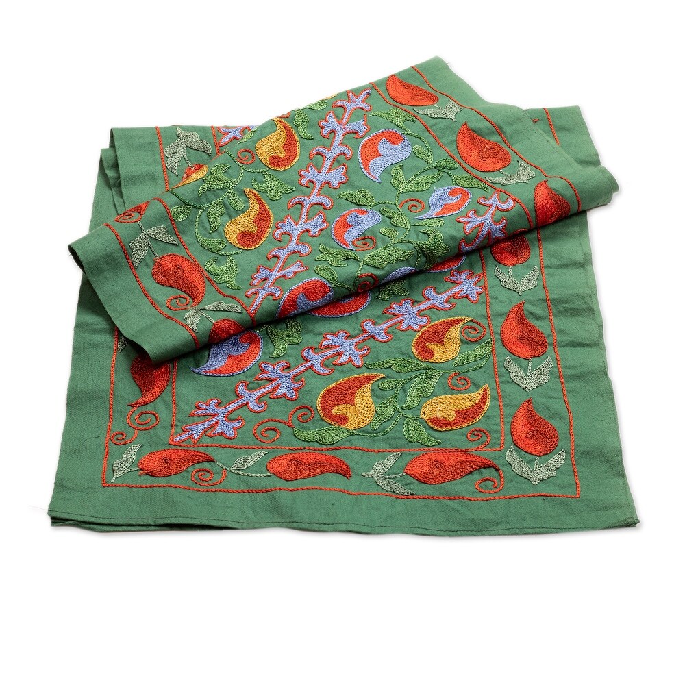 Curated visual reference: Picture Idea: Table Runners