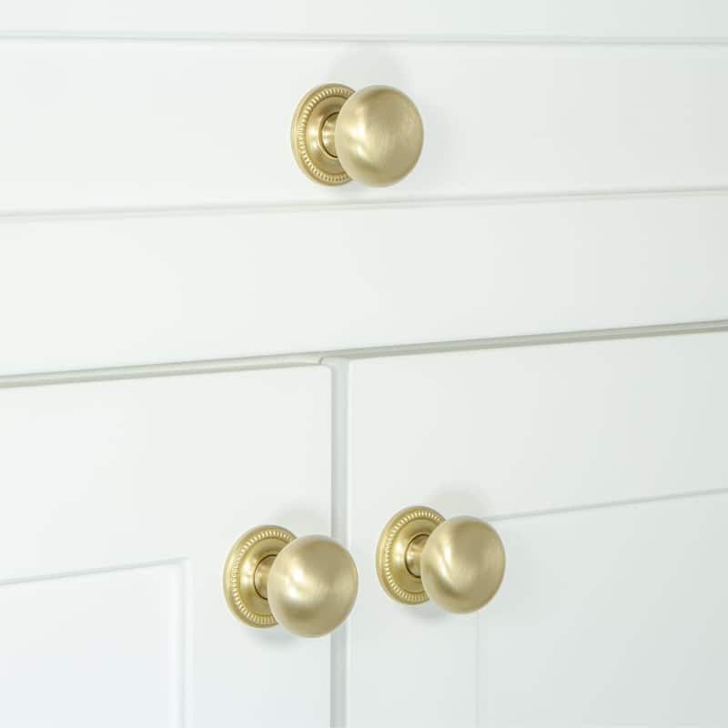 Grandeur FIFT-BRASS-KNOB-NEWP Fifth Avenue 1-3/8” Solid Metal Luxury