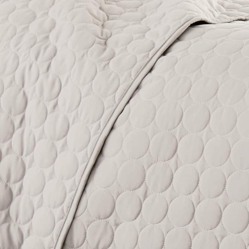 Vilano Ultra-Soft Lightweight 3-piece Quilt and Sham Set