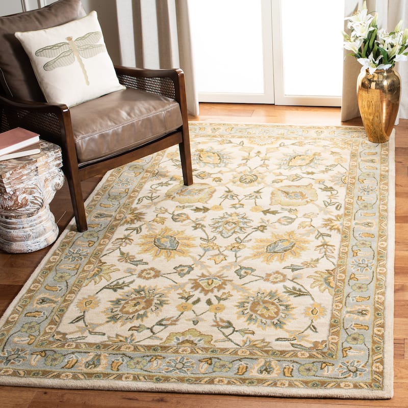 SAFAVIEH Handmade Classic Gertje Traditional Oriental Wool Rug - 4' x 6' - Ivory/Light Blue