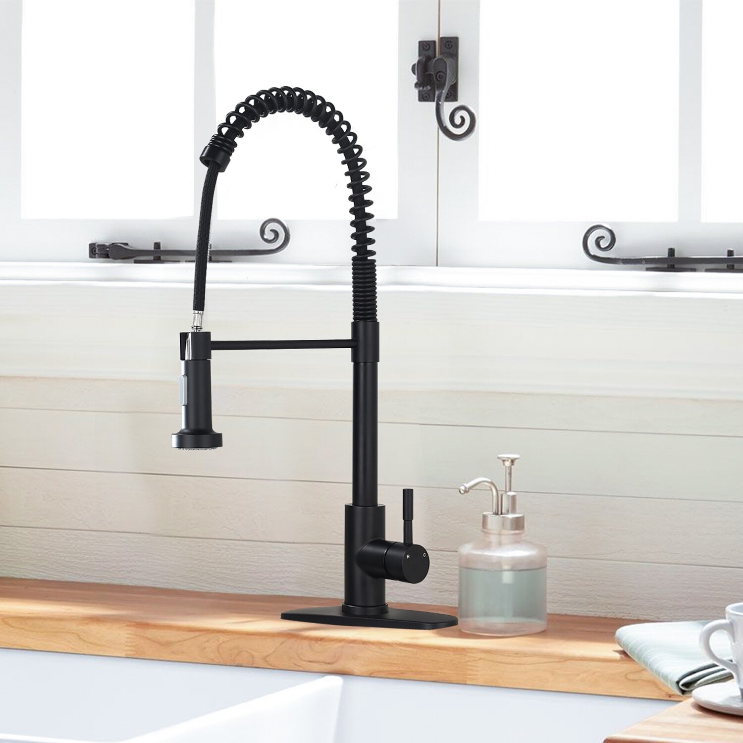 Matte Black Kitchen Sink Faucet Pull Out Sprayer Faucet for Island Sink