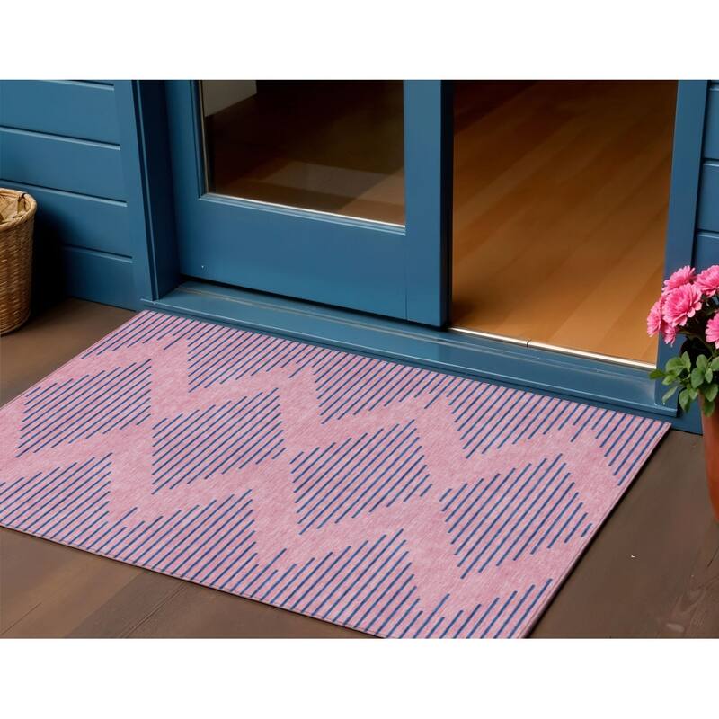 HomeRoots Geometric Transitional Rectangle Outdoor Rug - 3' x 5'