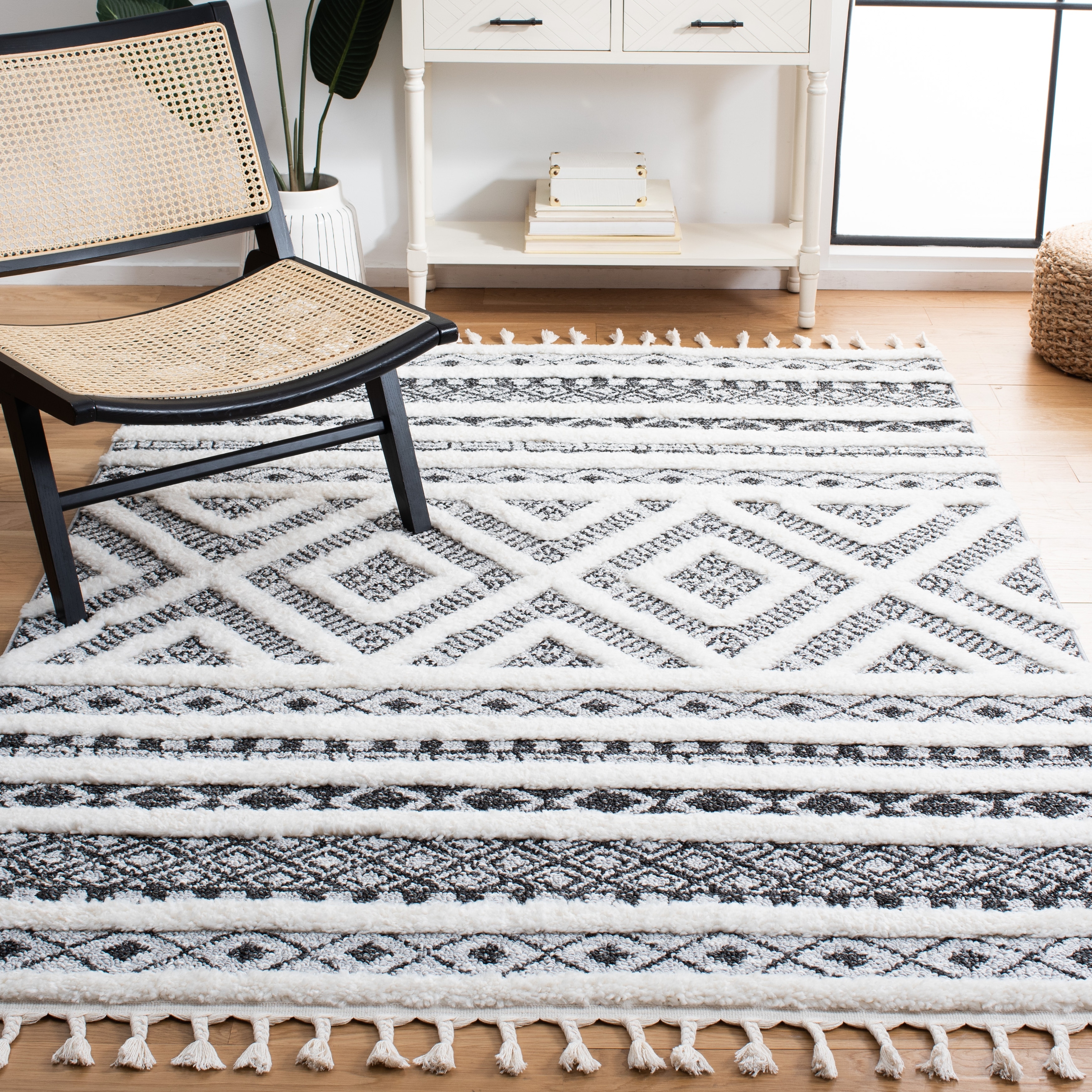 SAFAVIEH Moroccan Tassel Shag Zennure 2-inch Thick Rug