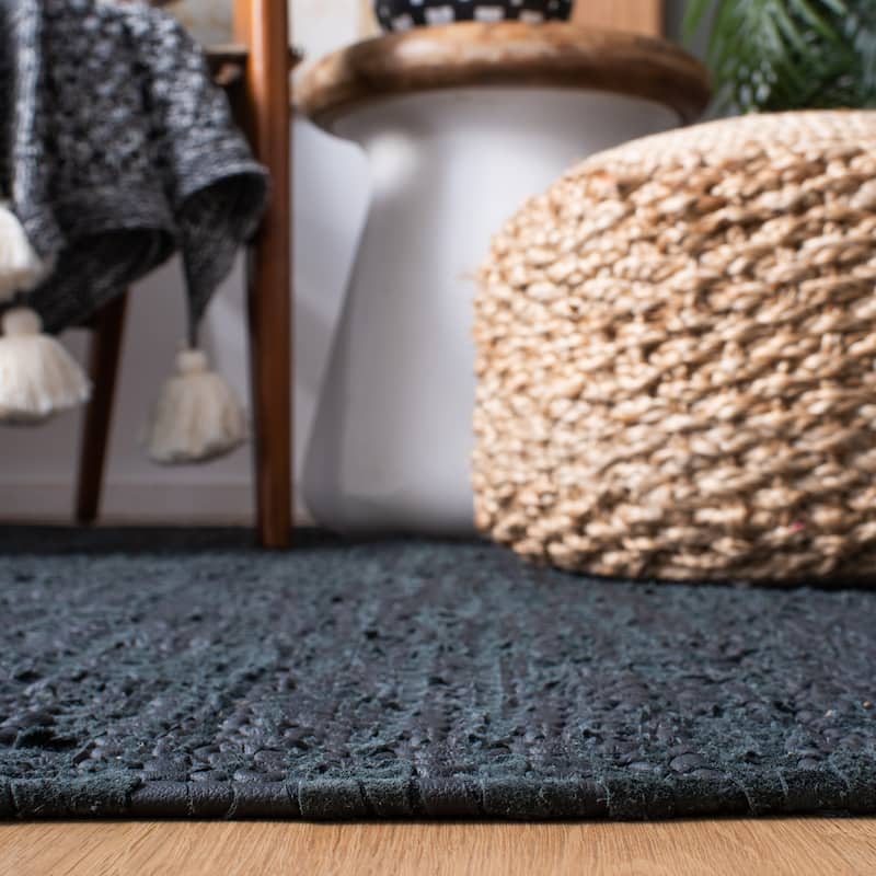 SAFAVIEH Vintage Leather Cindie Flatweave Rug with Fringe