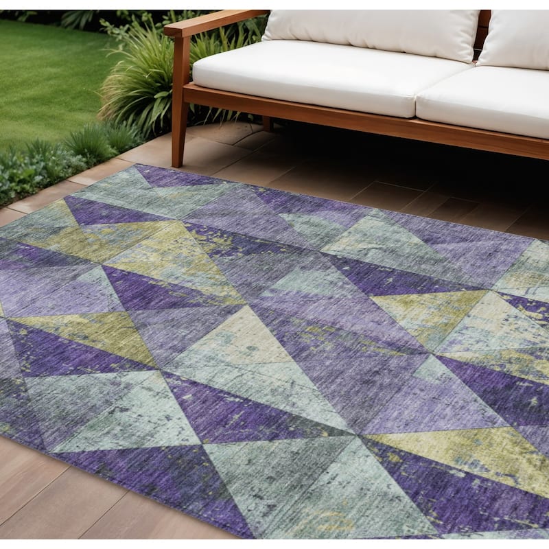 HomeRoots Geometric Transitional Rectangle Outdoor Rug - 10' X 14'