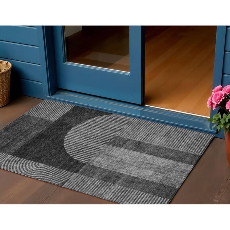 HomeRoots Geometric Transitional Rectangle Outdoor Rug - 3' x 5'