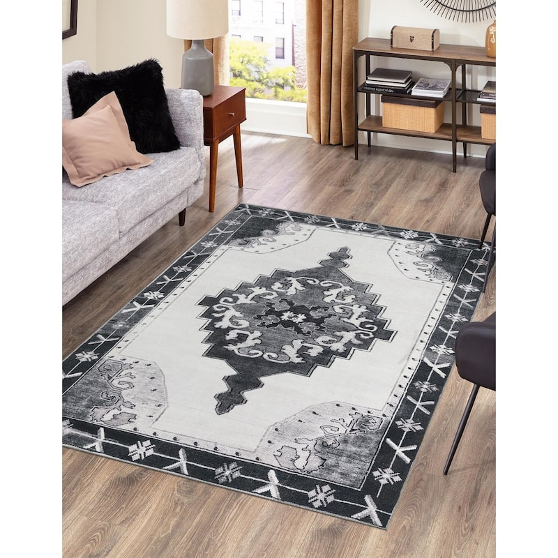 Traditional Rine Collection Area Rug - 3'6"x5'6" - Black