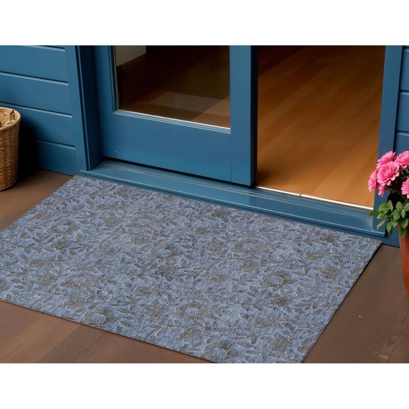 HomeRoots Floral Transitional Rectangle Outdoor Rug - 3' x 5'