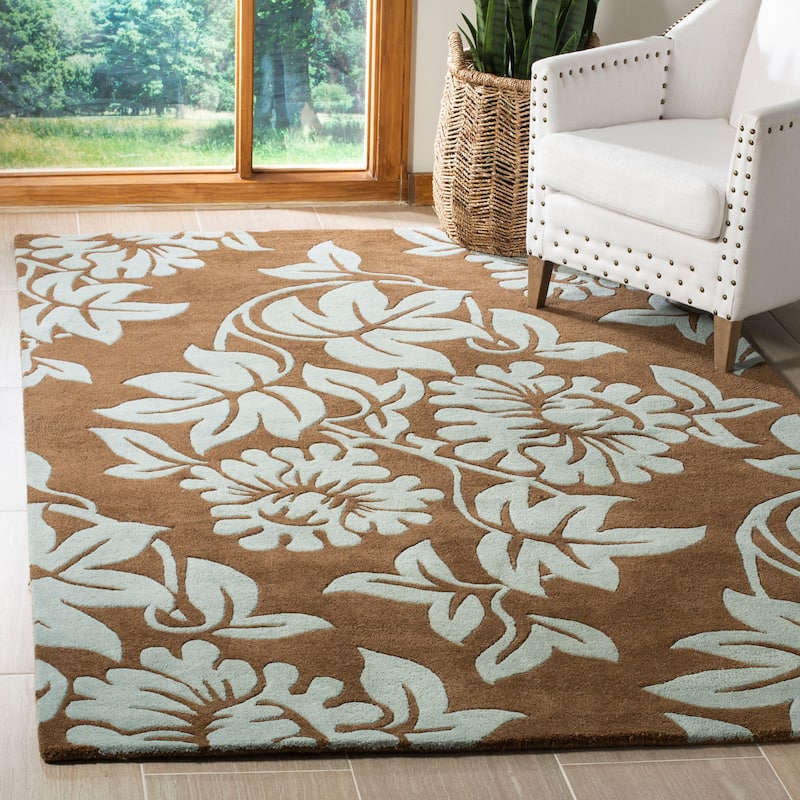 SAFAVIEH Handmade Soho Kassie Floral N.Z. Wool Rug - 5' x 8' - Light Brown/Blue