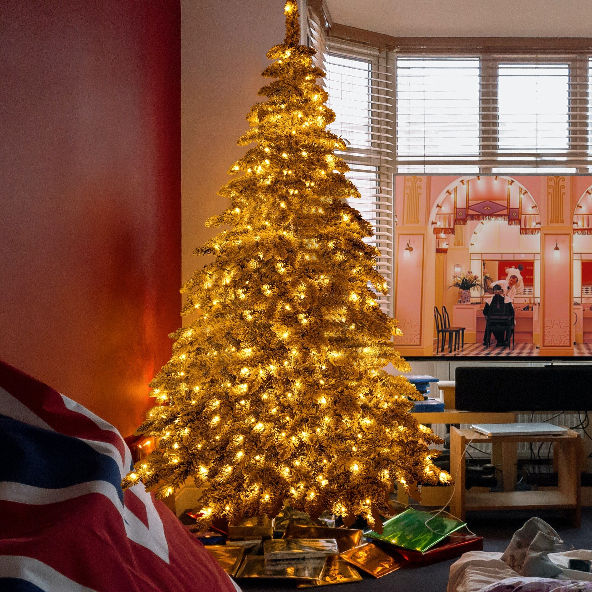 Artsy 7.5ft Artificial Christmas Tree with 400 LED Lights and 1050