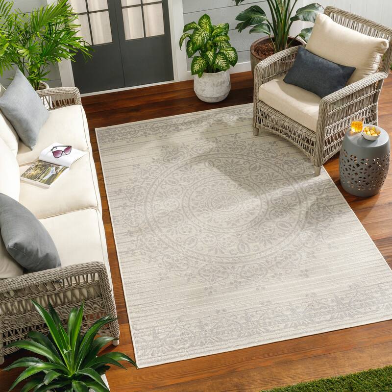Livabliss Ravello Transitional Medallion Indoor/ Outdoor Area Rug - 5'3" x 7' - Grey/Ivory