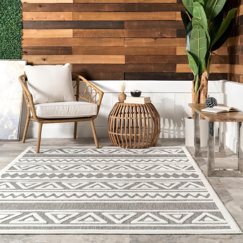 Nuloom Lanelle Tribal Banded Indoor/Outdoor Area Rug