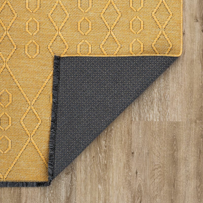 Alameda Solid Color Geometric Machine Washable Indoor Area Rug